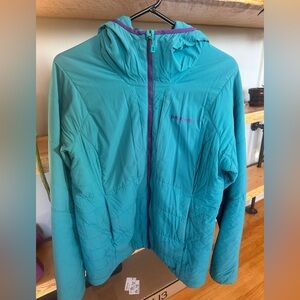 Women’s Patagonia Nano Air hoody. Large. Nominal use. Good shape.